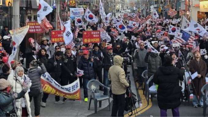 최후방 이념전선 '거제의 함성!' 고영주, 손현보, 청년, 아줌마들의 외침! "더불어민주당을 해산하라!"