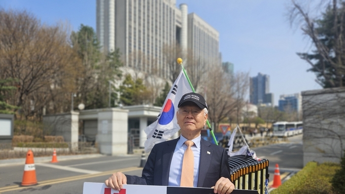 [보도자료] 고영주 변호사 법원 앞 1인 시위… “이재명 선거법 재판 재개”